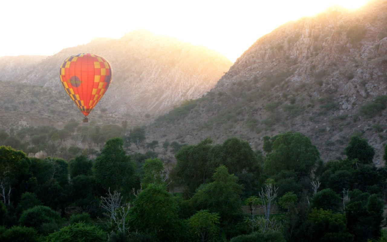 Hot air balloon rides in Jaipur